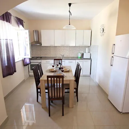 Danijel - Zad570 By Interhome *
